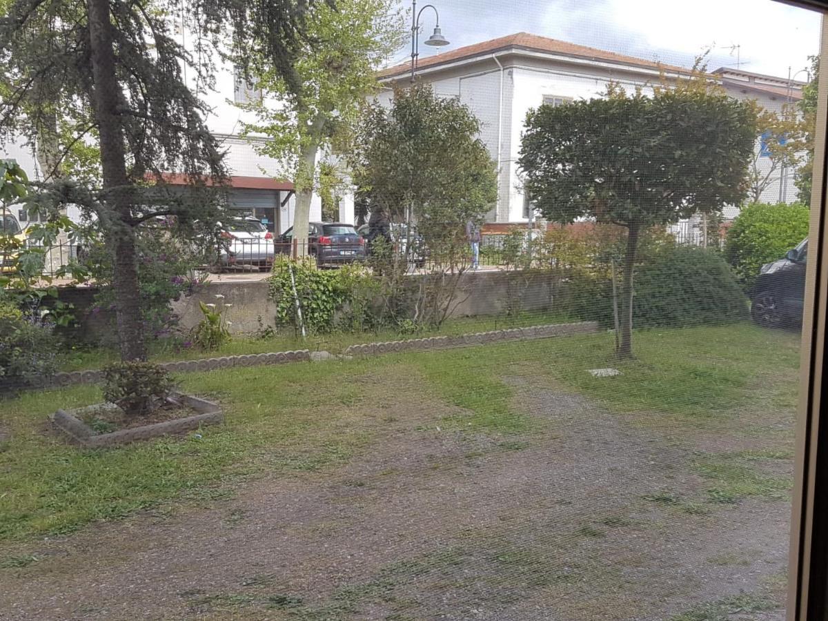 Sole...Mare...E...Spiaggie Bianche! Apartment Vada Exterior photo